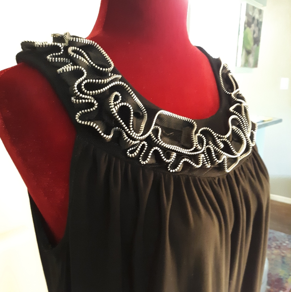 ZIPPER NECKLINE SHIFT DRESS - Picture 3 of 7